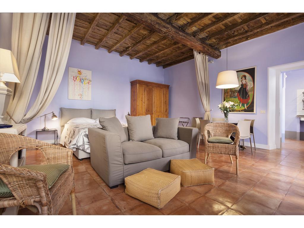 Apartment Via Farina Rom